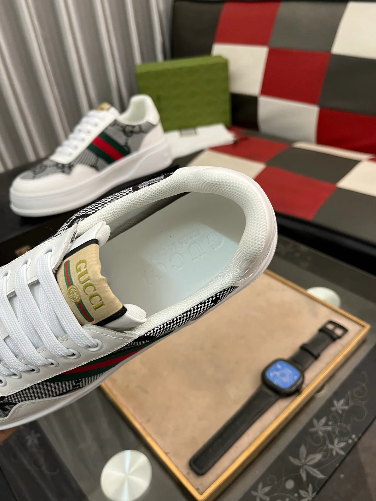 Men's shoes💰420⌚️⌚️[GUCCI] Gucci men's casual shoes are absolutely popular🔥The ultimate matching item for trendy men! The charm of super texture is unstoppable. This is the main recommendation. The upper is made of high-quality cowhide, with pig lining feet and wear-resistant rubber sole. It is noble and elegant! Extremely comfortable🎁🎁You can be as handsome as you want💪 Size 38-44! 3️⃣colors available